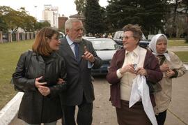 Fotografía de visita de Baltasar Garzón a la ESMA