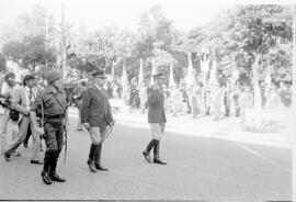 Fotografía del Presidente de facto Teniente General Jorge Rafael Videla, y el Comandante del III ...