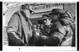 Fotografía de Mario Benjamín Menéndez y Leopoldo Fortunato Galtieri