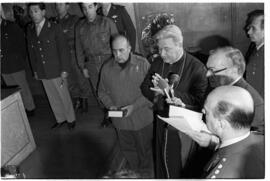 Fotografía de la asunción de Mario Benjamín Menéndez como Gobernador