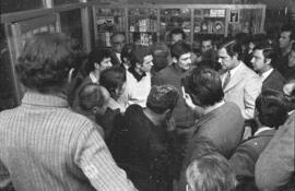 Fotografía de la conferencia en el aeropuerto de Trelew