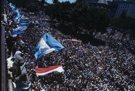 Fotografía de la asunción de Raúl Alfonsín