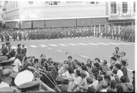 Fotografía de entrega de "Medallas de campaña" en acto conmemorativo del 164 de la Bata...