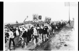 Fotografía de manifestantes en el marco del primer regreso de Juan Domingo Perón a la Argentina