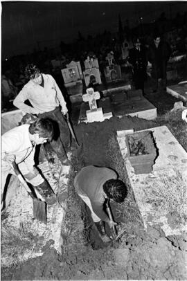 Fotografía de exhumación en el Cementerio de Ezpeleta