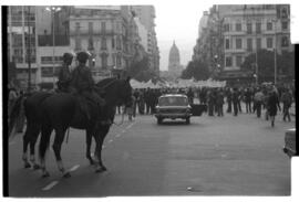 Fotografía de marcha de Madres de Plaza de Mayo