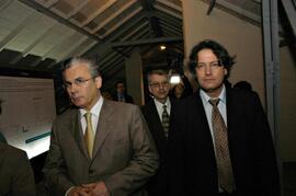 Fotografía de visita de Baltasar Garzón a la ESMA