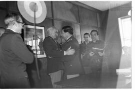Fotografía de la asunción de Mario Benjamín Menéndez como Gobernador