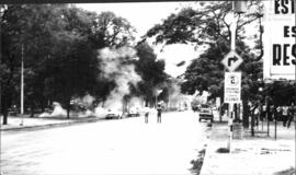 Fotografía de represión de manifestación por el regreso de Perón