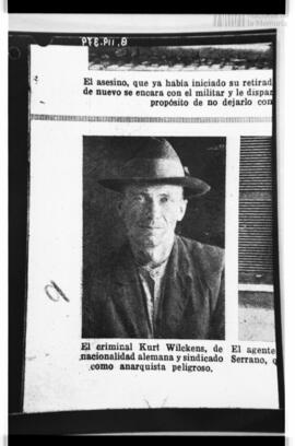 Fotografía de periódico con imagen de Kurt Wilckens