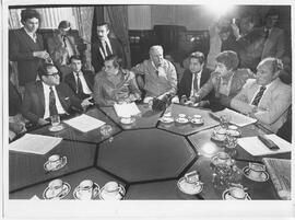 Fotografía de Félix Bravo Herrera reunido con dirigentes de la CGT