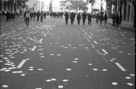 Fotografía de movilización a Plaza de Mayo por la asunción de Héctor Cámpora