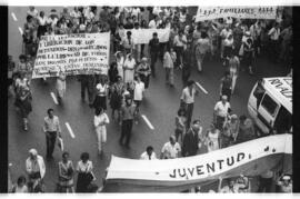 Fotografía marcha durante el segundo velatorio de Arturo Illia
