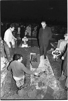 Fotografía de exhumación en el Cementerio de Ezpeleta