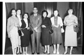 Fotografía de Isaac Rojas con mujeres de Valentín Alsina