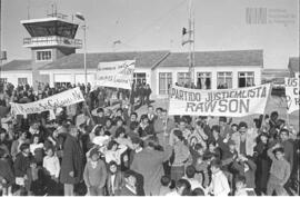 Fotografía de la recepción de Héctor Cámpora a Trelew