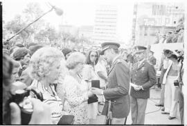 Fotografía de entrega de "Medallas de campaña" en acto conmemorativo del 164 de la Bata...
