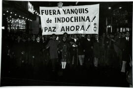 Fotografía de manifestación por la independencia de Indochina