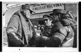 Fotografía de Mario Benjamín Menéndez y Leopoldo Fortunato Galtieri