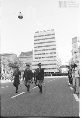 Fotografía del Presidente de facto Teniente General Jorge Rafael Videla, y el Comandante del III ...