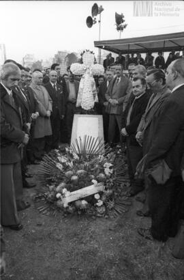 Fotografía de la inauguración del monumento en homenaje al general Juan José Valle