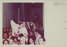 Copia fotográfica de jóvenes militantes el día de la liberacion de los presos politicos en el pen...