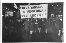 Fotografía de manifestación por la independencia de Indochina