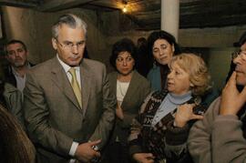 Fotografía de visita de Baltasar Garzón a la ESMA