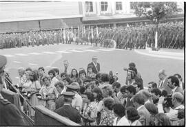 Fotografía de entrega de "Medallas de campaña" en acto conmemorativo del 164 de la Bata...