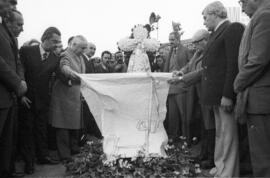 Fotografía de la inauguración del monumento en homenaje al general Juan José Valle