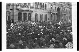 Fotografía de manifestación por la asunción de Hipólito Yrigoyen
