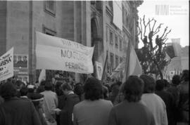 Fotografía de movilización a Plaza de Mayo por la asunción de Héctor Cámpora