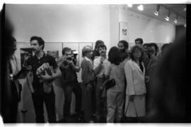 Fotografía de la inauguración de una muestra en la Galería Contemporánea