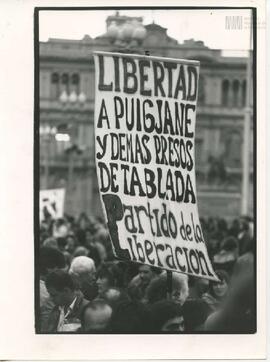 Fotografía de manifestación de Madres de Plaza de Mayo