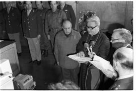 Fotografía de la asunción de Mario Benjamín Menéndez como Gobernador