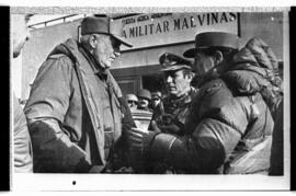 Fotografía de Mario Benjamín Menéndez y Leopoldo Fortunato Galtieri