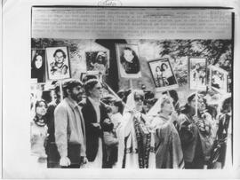 Fotografía de familiares de detenidos desaparecidos en Madrid