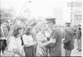 Fotografía de entrega de "Medallas de campaña" en acto conmemorativo del 164 de la Bata...