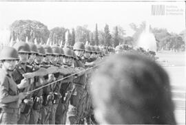 Fotografía de formación de soldados en acto conmemorativo del 164 aniversario de la Batalla de Tu...