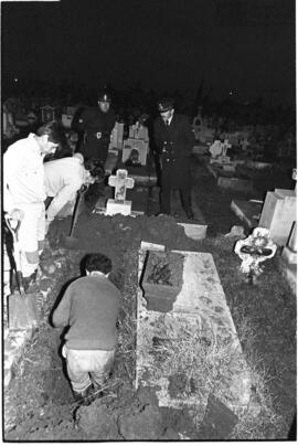 Fotografía de exhumación en el Cementerio de Ezpeleta