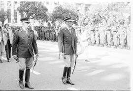 Fotografía del Presidente de facto Teniente General Jorge Rafael Videla, y el Comandante del III ...