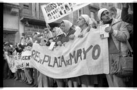Fotografía de marcha de Madres de Plaza de Mayo