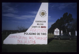 Fotografía de acto en el ex Centro Clandestino de Detención El Campito