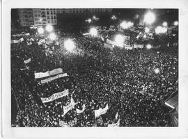 Fotografía de concentración en Plaza de los Dos Congresos