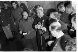 Fotografía de la asunción de Mario Benjamín Menéndez como Gobernador