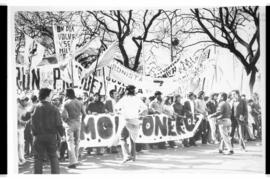 Fotografía de manifestación en apoyo a la candidatura a la presidencia de Juan Domingo Perón