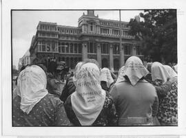 Fotografía de Madres de Plaza de Mayo en Tribunales