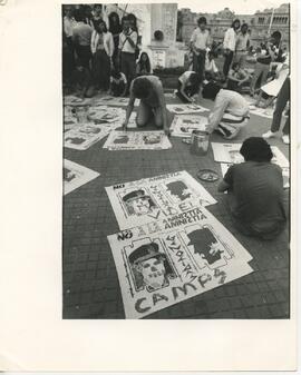 Fotografía de manifestación en Plaza de Mayo