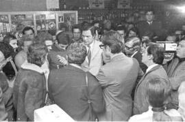 Fotografía de la conferencia en el aeropuerto de Trelew