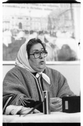 Fotografía de Hebe Pastor de Bonafini en el centro comunitario Foyer Grenelle